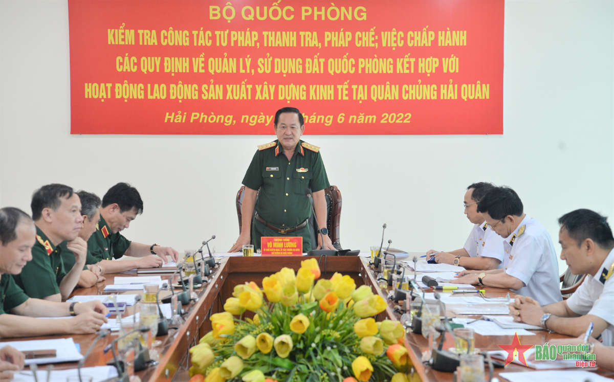 Thượng tướng Võ Minh Lương làm việc tại Quân chủng Hải quân